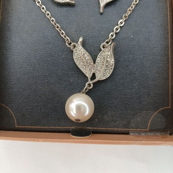 Monet Designer Rhinestone & Pearl Silver Tone Leaf Necklace & Earring SET NIB - Picture 3 of 4